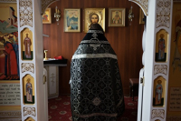 На Урале пенсионерка попала в реанимацию после избиения братом епископа прямо в церкви