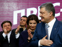 Порошенко обошел Зеленского по итогам зарубежного голосования