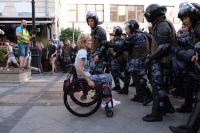 Допустим, эта девушка действительно за справедливость.....