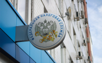 Шарятся по карманам нищих людей